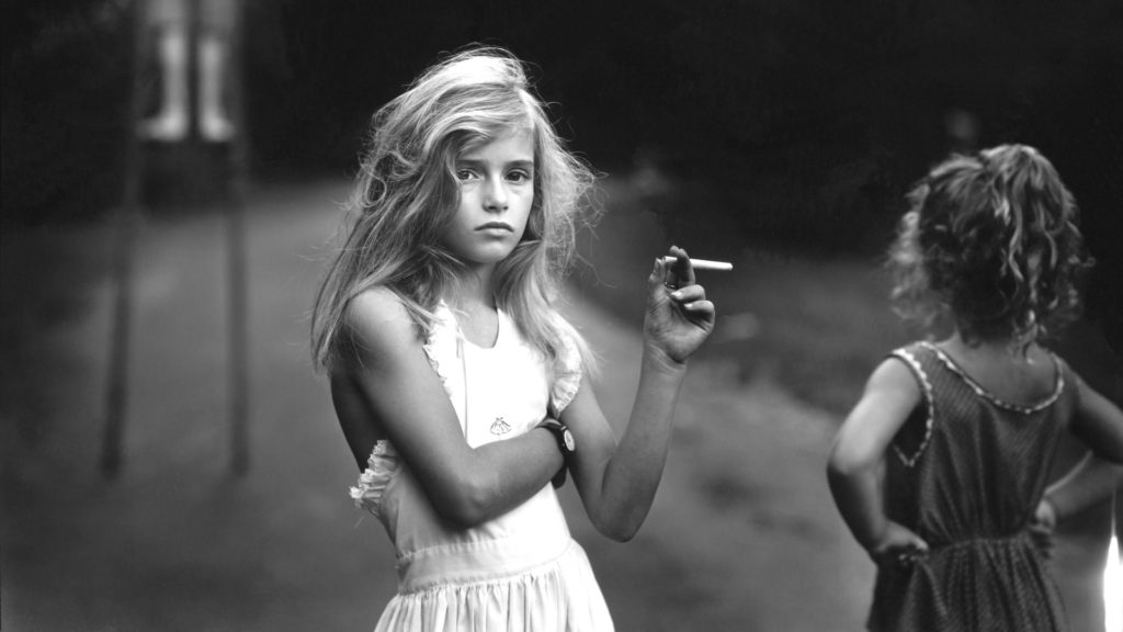 girls smoking